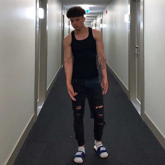 Meet your Posher, Emmanuel - Picture 1 of 1